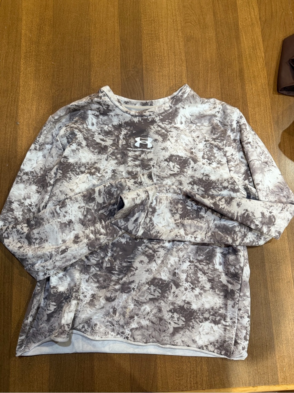 Under Armour Men’s Brown and White Marble-Print Crewneck Sweatshirt